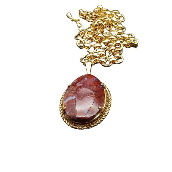 Vintage Gold-Tone Chain Necklace with Oval Red Agate Pendant - Picture 4 of 5
